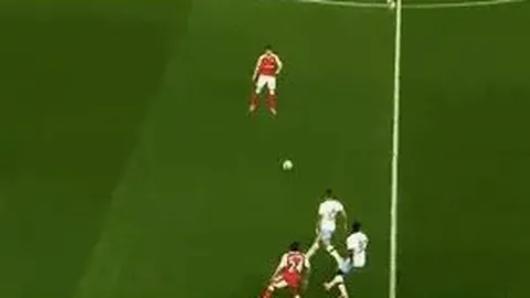 惊魂半场！纽卡斯尔与热刺0-0僵持，乔林顿击中门框，贝里瓦尔错失良机！